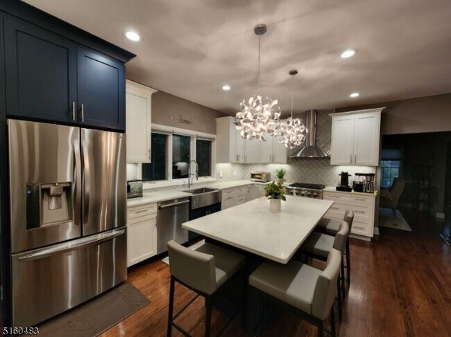 Building Photo - 11 Fox Hill Ln