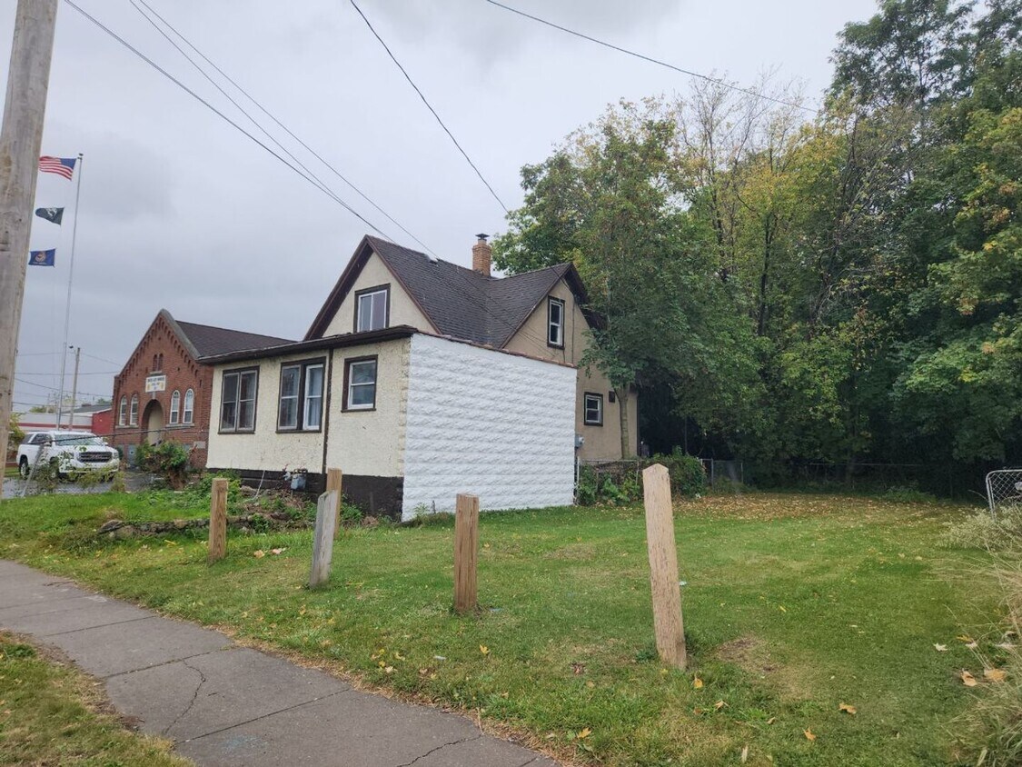 Primary Photo - 227 Dewey Front Unit Rochester NY 14613