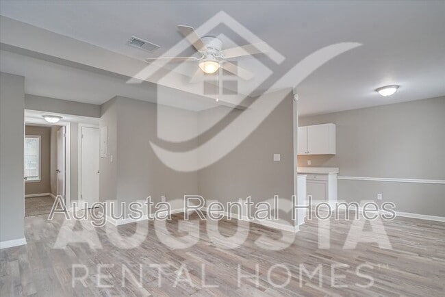 Building Photo - 168 Conifer Dr