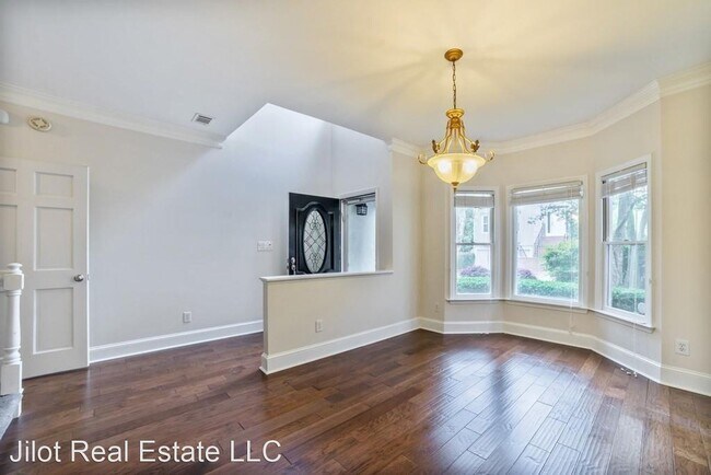 Building Photo - 1323 Wildcliff Pkwy NE