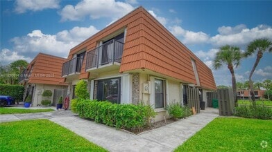 Building Photo - 11101 SW 15th Manor