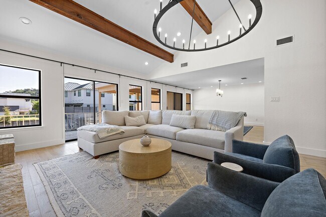 Foto del edificio - 311 Lucy Ln