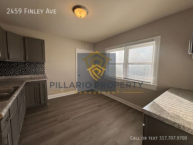 Foto del edificio - 2459 Finley Ave