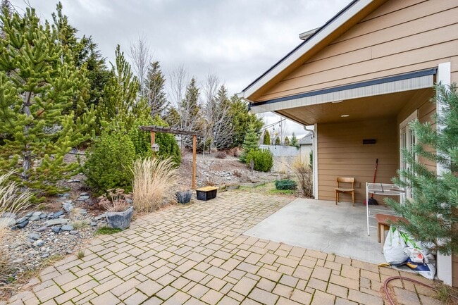 Building Photo - Stylish Pullman Living with Spacious Design