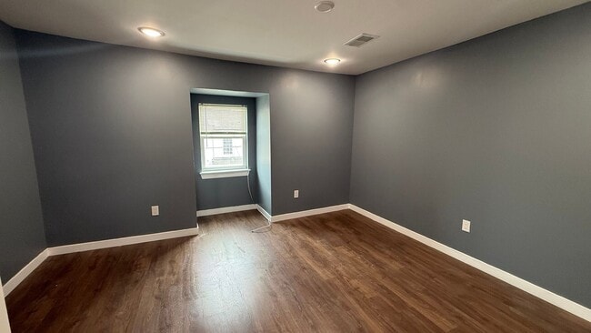 Photo - 21 E School House Ln