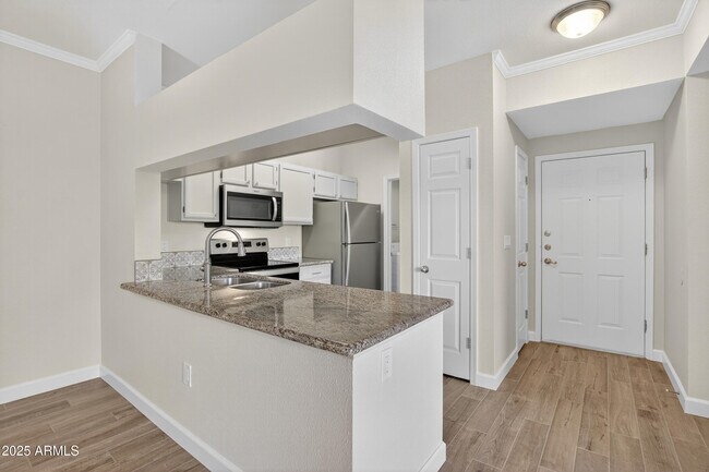 Foto del edificio - 5401 E Van Buren St