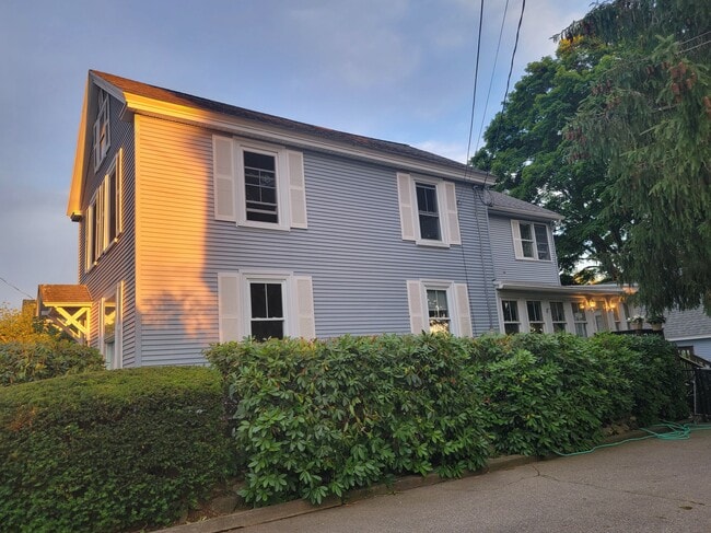 Building Photo - 17 Highland St