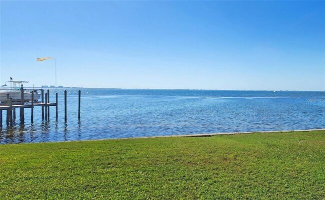 Foto del edificio - 329 Bernard Ave