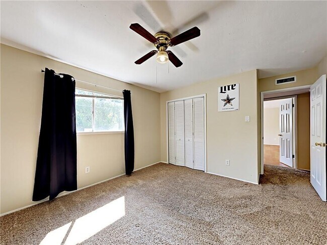 Building Photo - 627 McKown Dr