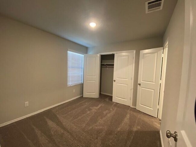 Foto del edificio - BRAND NEW 3 BEDROOM - CADLEY