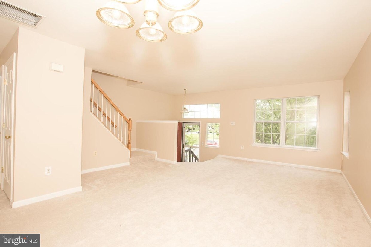 Primary Photo - 200 Heaton Ct