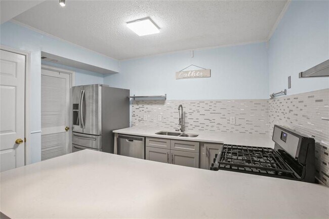 Foto del edificio - 304 Peachtree Frst Dr