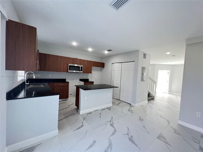 Foto del edificio - 1310 NW 6th Ave