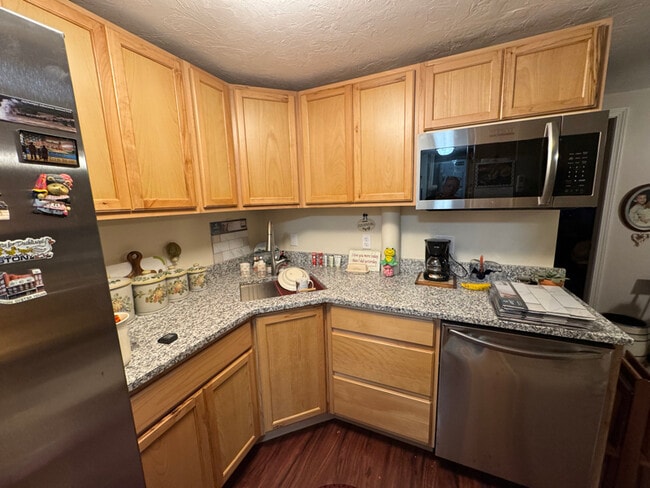 Building Photo - 3 Cook St