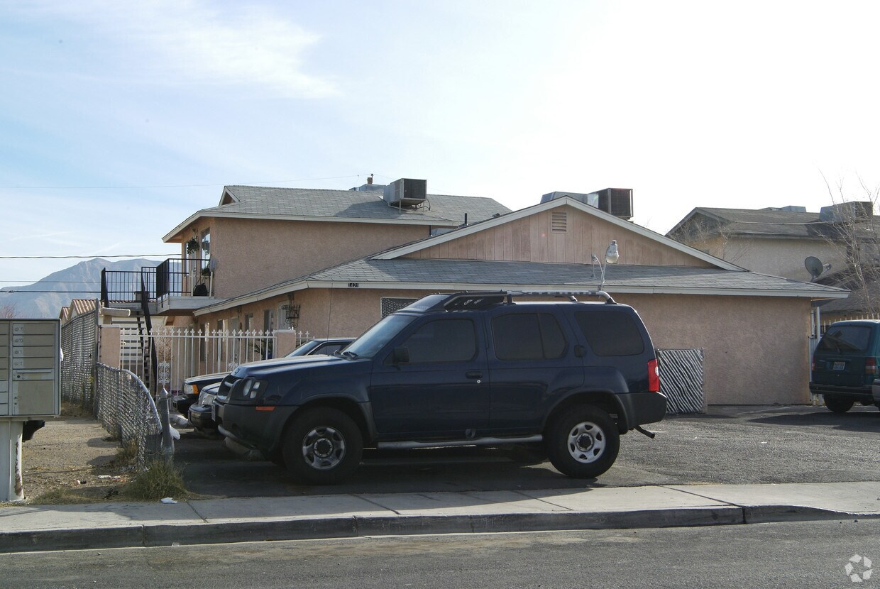 Building Photo - 1425 Henry Dr