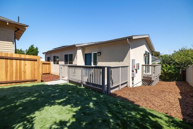 Foto del edificio - 4bd/2ba home with AC, off street parking and private yard!