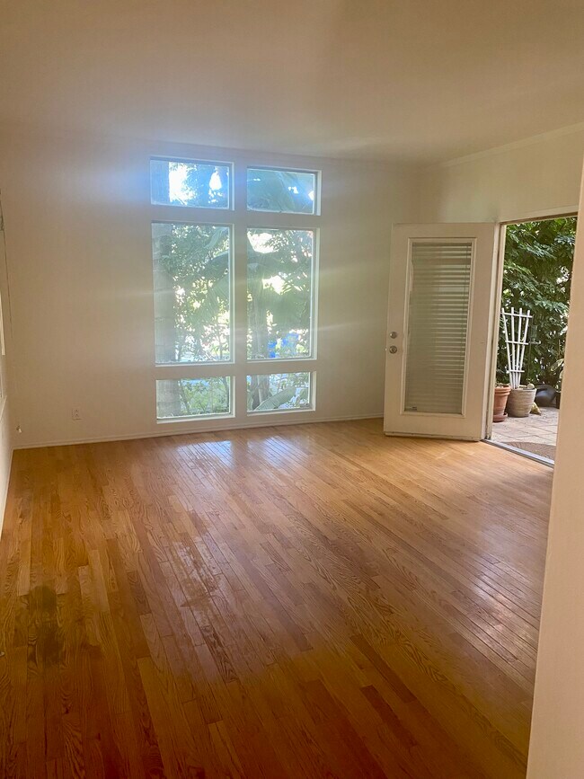 Front door and main living area - 6906 Clinton St