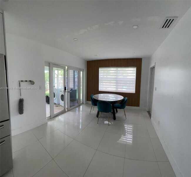 Foto del edificio - 3 bedroom in Hollywood FL 33021