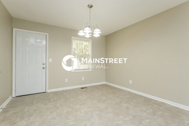 Foto del edificio - 3 Bedroom Pet-Friendly Home in Dallas, GA with Main Street Renewal