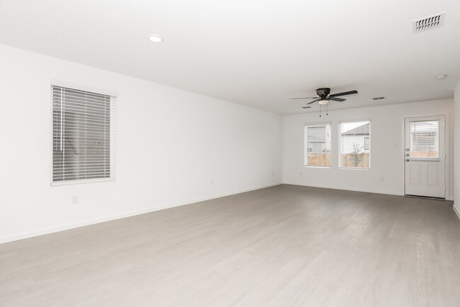 Building Photo - 261 Amy Frances Dr