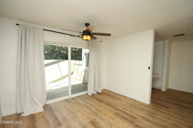 Foto del edificio - 565 Serento Cir
