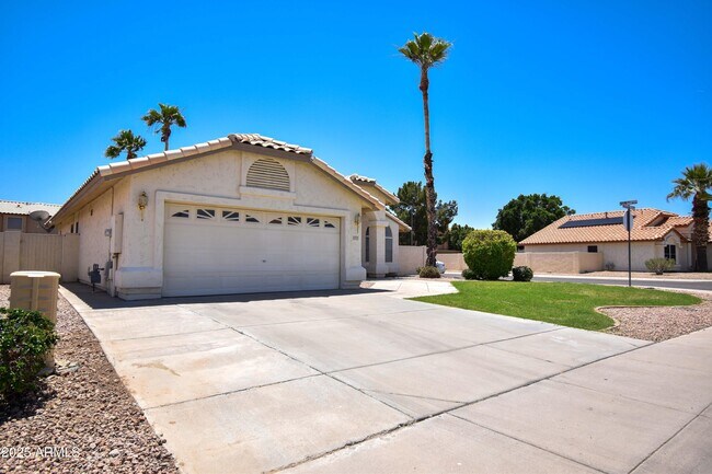 Building Photo - 9759 W Mohawk Ln