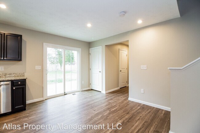 Foto del edificio - 4 br, 2.5 bath House - 134 Wooded Ridge Drive