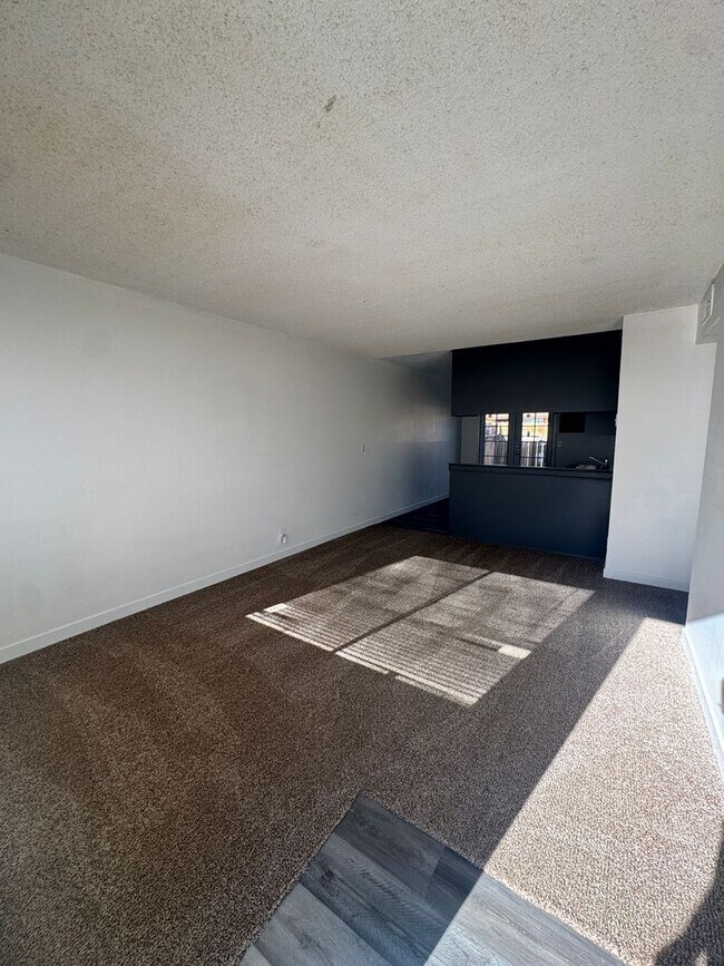 Foto del edificio - 345 E Wilson Ave