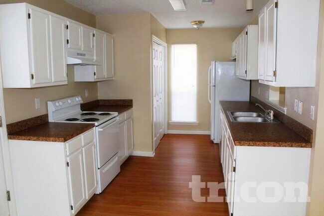 Foto del edificio - 223 Green Rose Rd