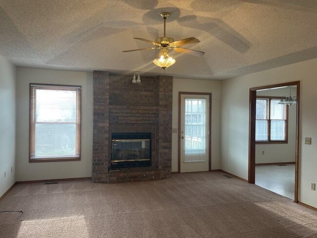 Building Photo - 903 Erin Ct