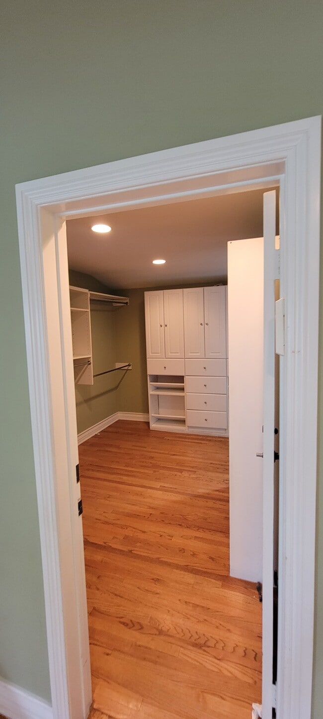 master bedroom closet - 9432 Oakmore Rd