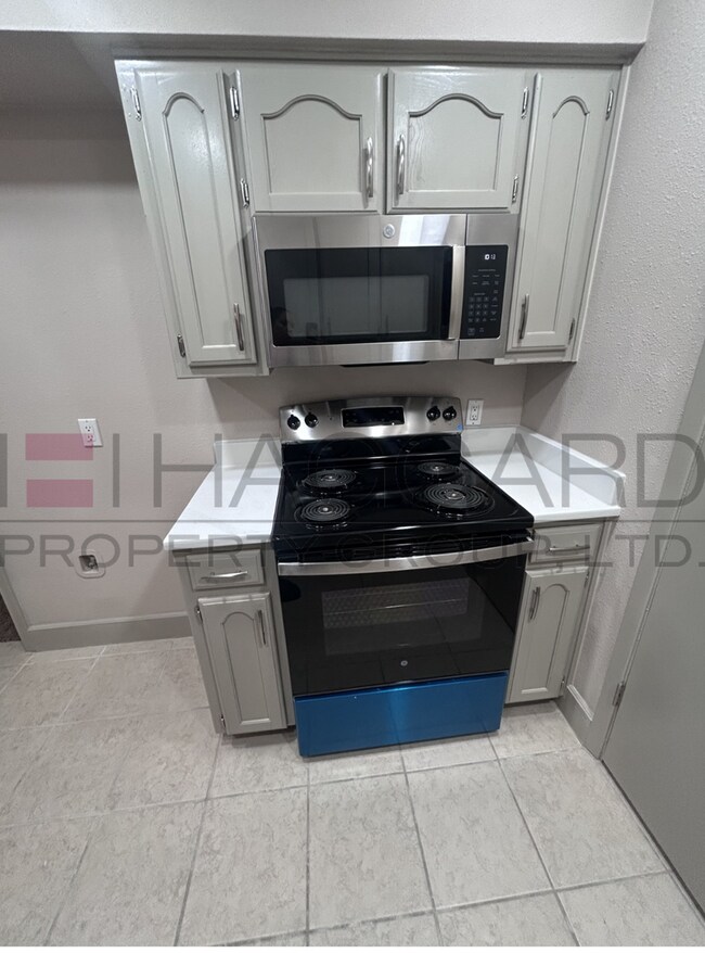 Foto del edificio - Newly Renovated 2 Bedroom, 2 Bath Duplex — Move-In Ready!