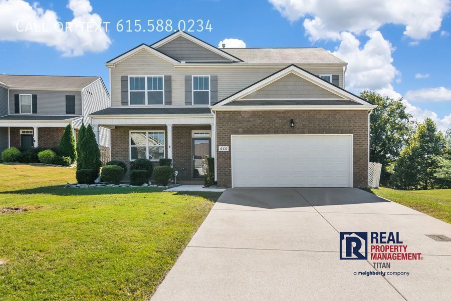 Foto principal - REDUCED! Great Location! 5 BR/3.5 BA off B...