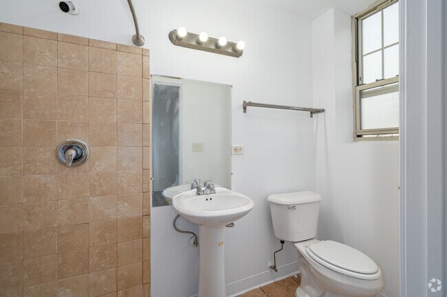 Diseño 1 Estudio - 300 pies cuadrados - Baño - 4114 W Washington Blvd Chicago, IL 60624
