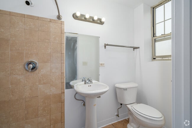 Layout 1 Studio - 300SF - Bathroom - 4114 W Washington Blvd Chicago, IL 60624