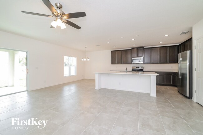 Foto del edificio - 888 Avenal Ln