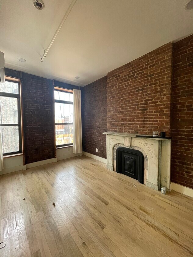Primary Photo - 59 E 126th St