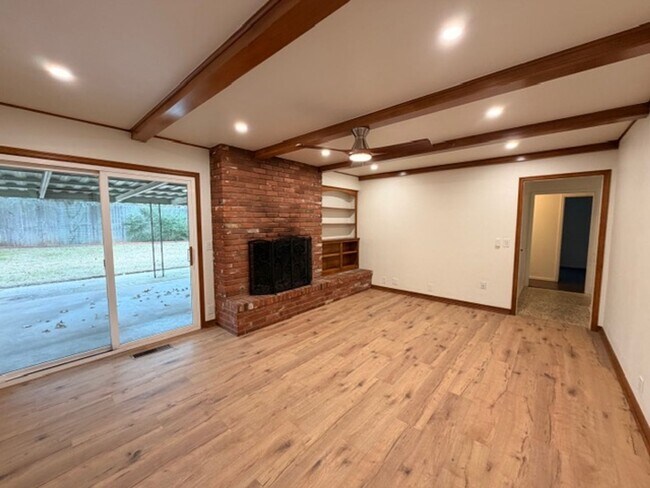 Foto del edificio - Rollingwood Neighborhood