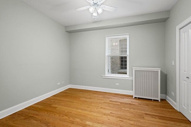 Foto del edificio - 3751 W Irving Park Rd