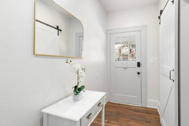 Building Photo - 728 Johnson Ave