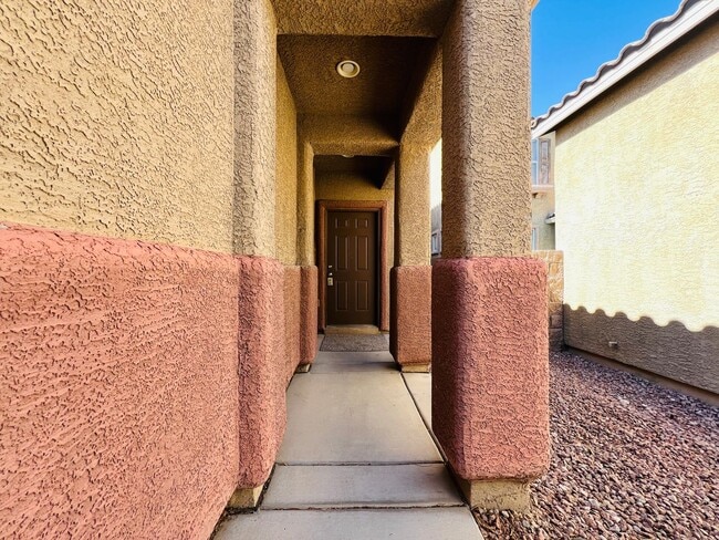 Building Photo - Blue Diamond & Durango 2-story, 3 Bedroom + Den SW home ready for immediate move in!