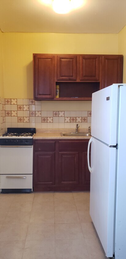 Kitchen - 124 Hillyer St
