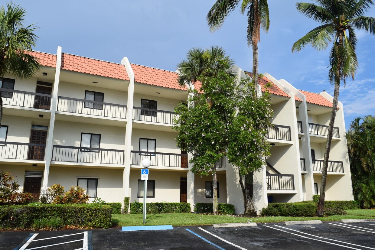 2550 Presidential Way Unit 106, West Palm Beach, FL 33401 Condo for