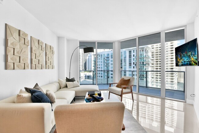 Foto del edificio - 1300 Brickell Bay Dr