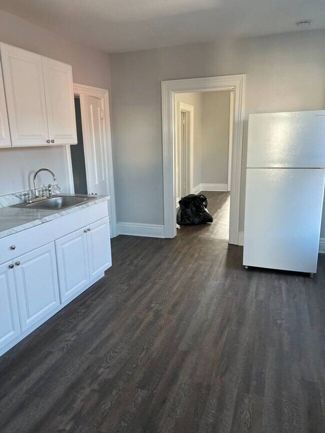 Foto del edificio - 42 Elmwood Ave