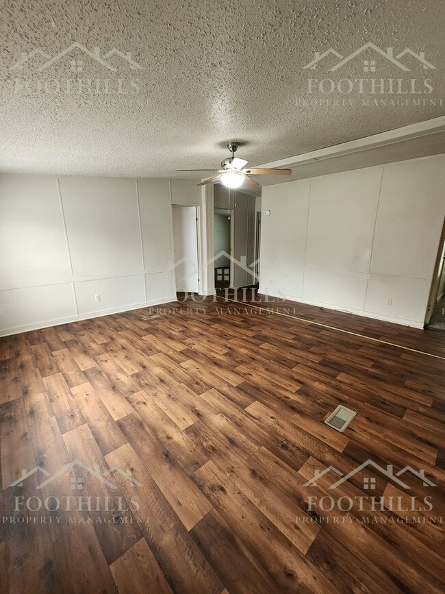 Building Photo - Country Comfort on Half an Acre – 3BR/2BA ...
