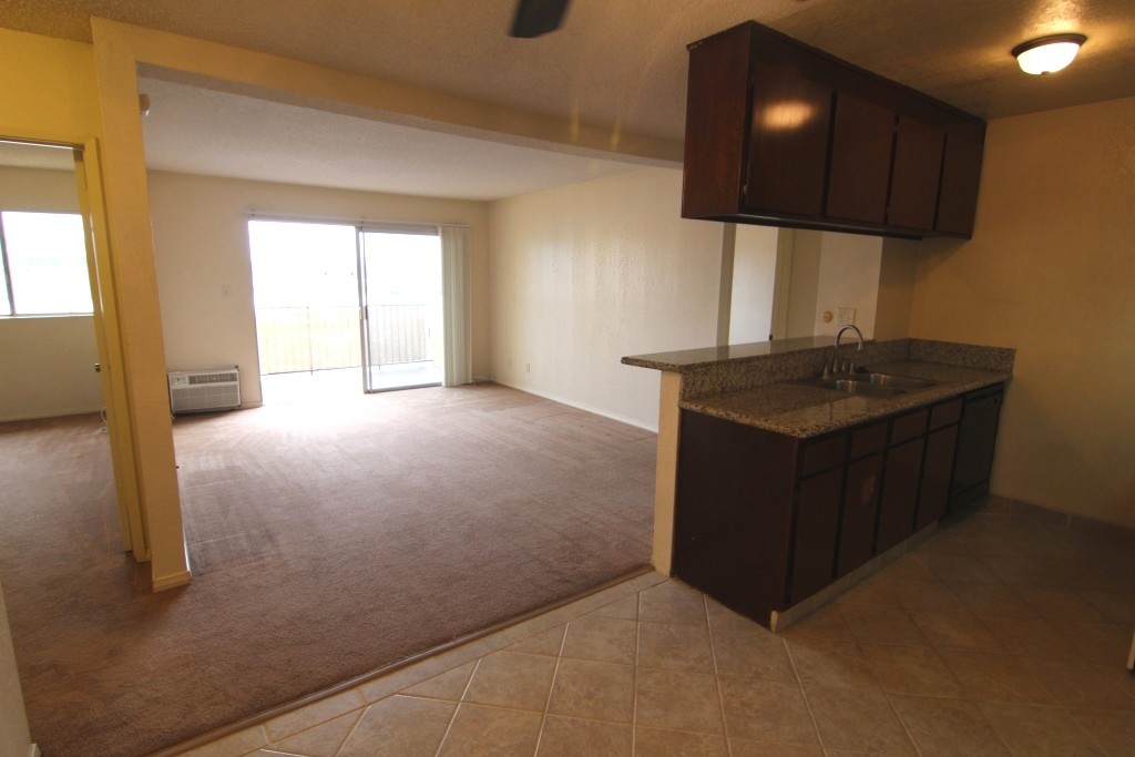 Foto principal - 15115 S Raymond Ave