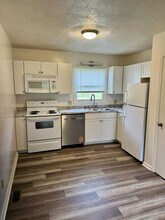 Building Photo - 1493 Sandy Cir