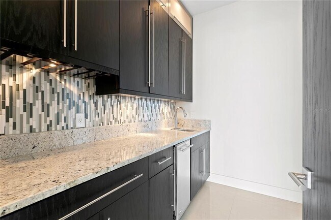 Building Photo - 449 S 12th St