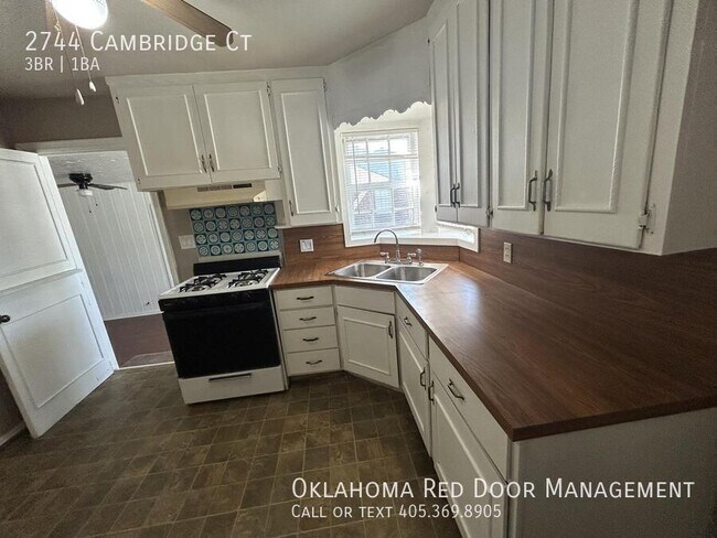 Foto del edificio - 2744 Cambridge Ct